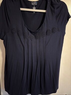 croft & barrow Navy Short Sleeve Pleated Scoop Neck Top with Crochet Trim